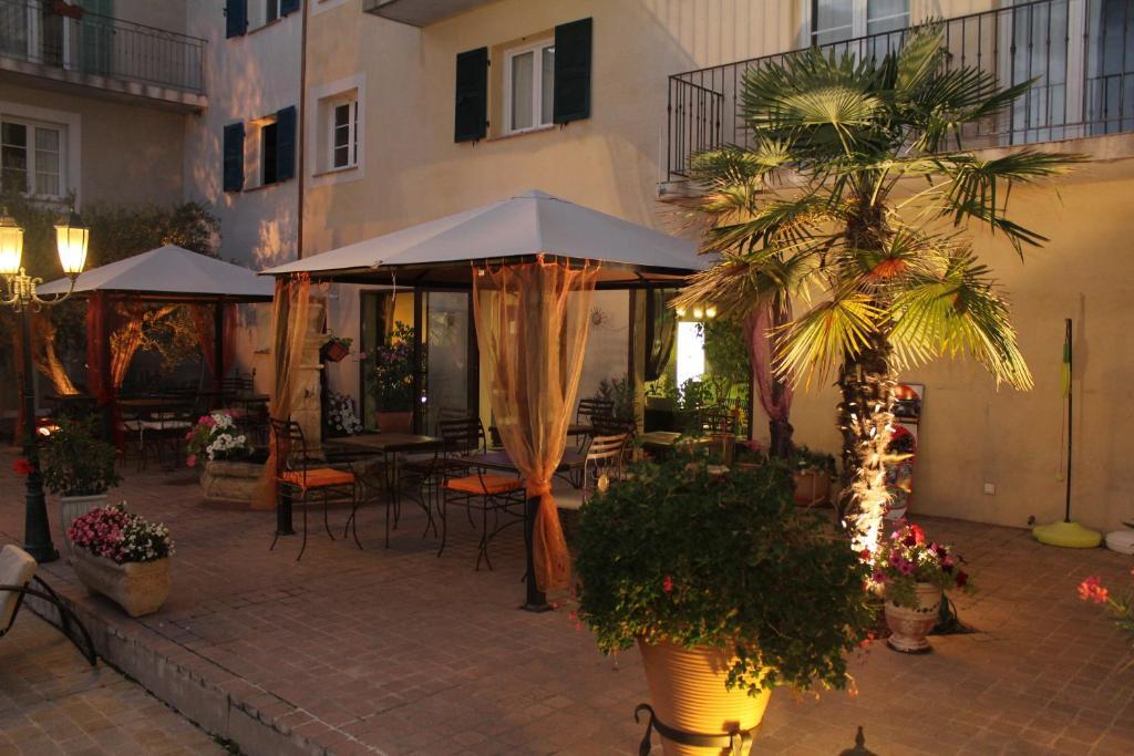 The Originals City, Hotel Le Village Provencal, Aix-En-Provence Nord Pertuis Exterior foto